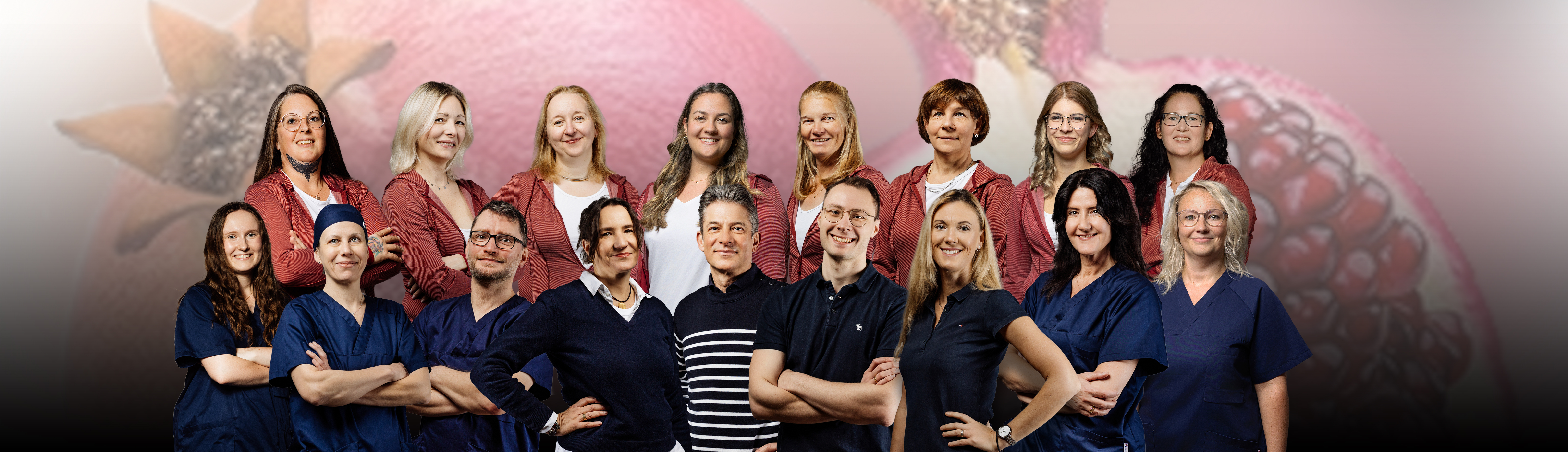 2 Reihen Gruppenbild_neu_Dez.25_web